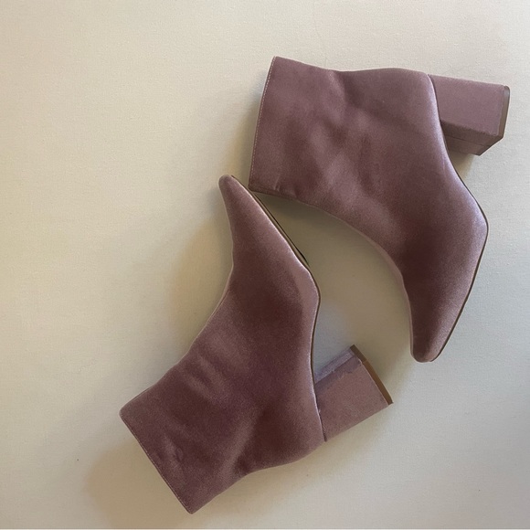 Velvet heeled ankle boots in lilac - Picture 2 of 8